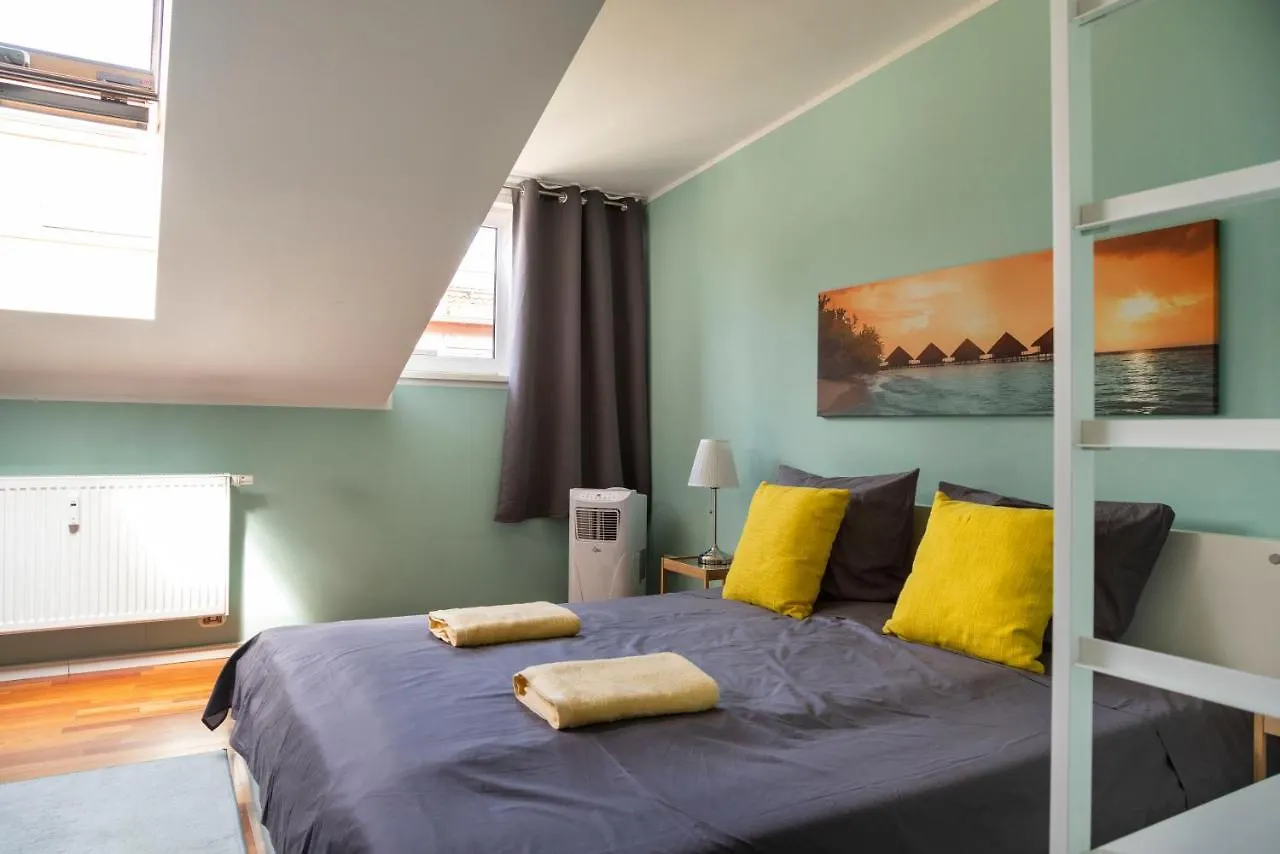 Rosenthaler Calling - Rooftop Apartment+A/C Berlin Germany